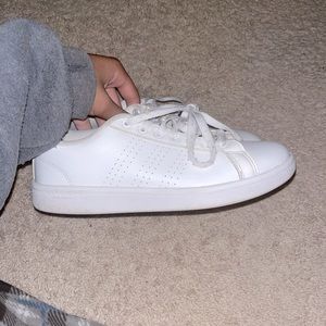 WHITE ADIDAS ALL STARS🤍